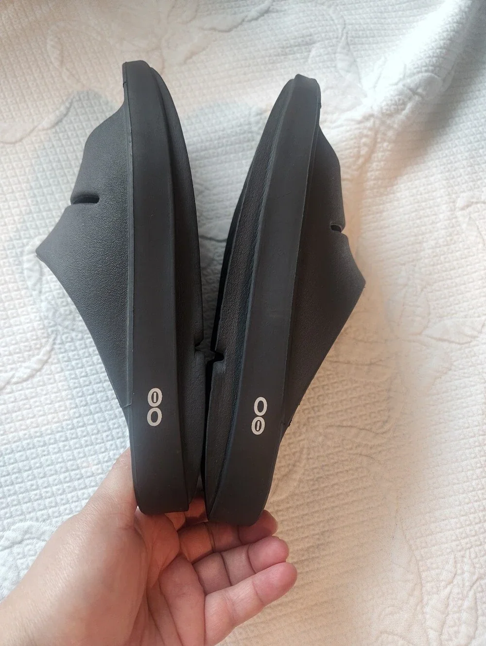 OOFOS Black Slip-On Recovery Sandals